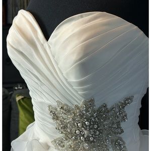 Allure Bridals Ruffled Sweetheart Gown US Size 6